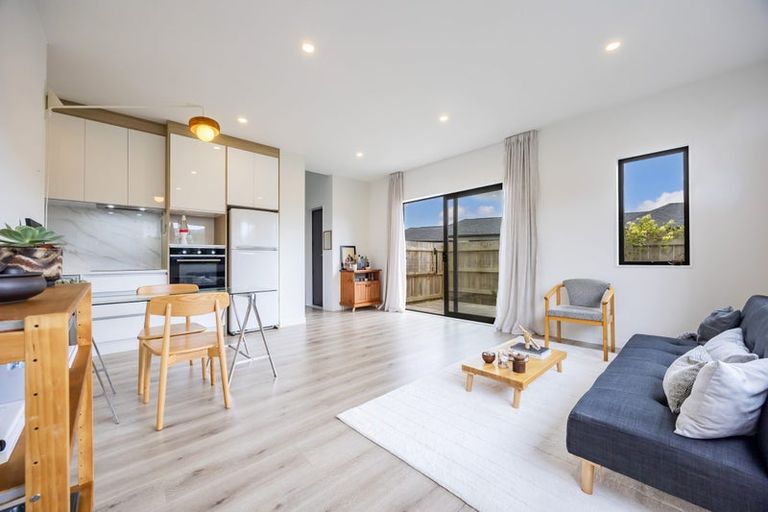 Photo of property in 1 Papa Orchard Drive, Kumeu, 0810