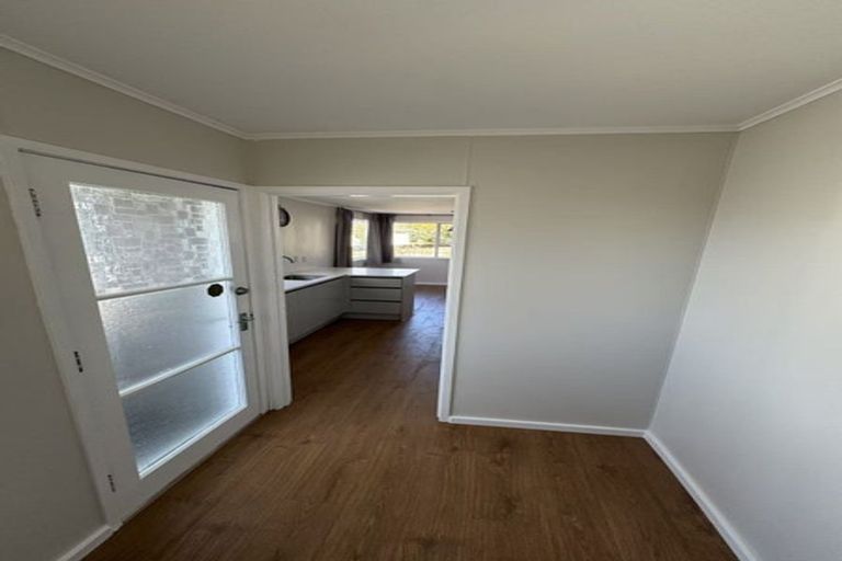 Photo of property in 16 Newham Place, Henderson, Auckland, 0612