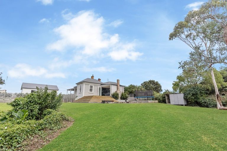 Photo of property in 2 Collingwood Road, Waiuku, 2123