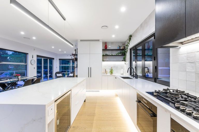 Photo of property in 302 Paremata Road, Whitby, Porirua, 5381