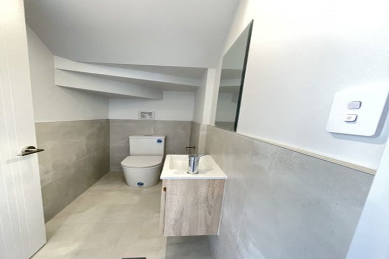 Photo of property in 8/105 Hobsonville Road, West Harbour, Auckland, 0618