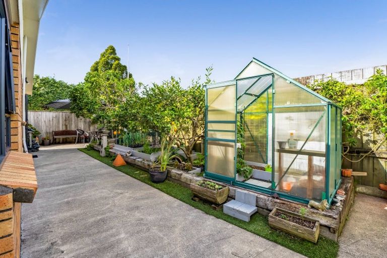 Photo of property in 35a Tukapa Street, Westown, New Plymouth, 4310