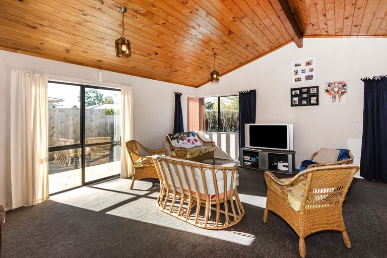 Photo of property in 2/16 Boundary Road, Opaheke, Papakura, 2113