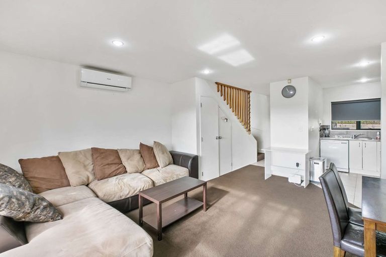 Photo of property in 5/44 Fields Parade, Oteha, Auckland, 0632