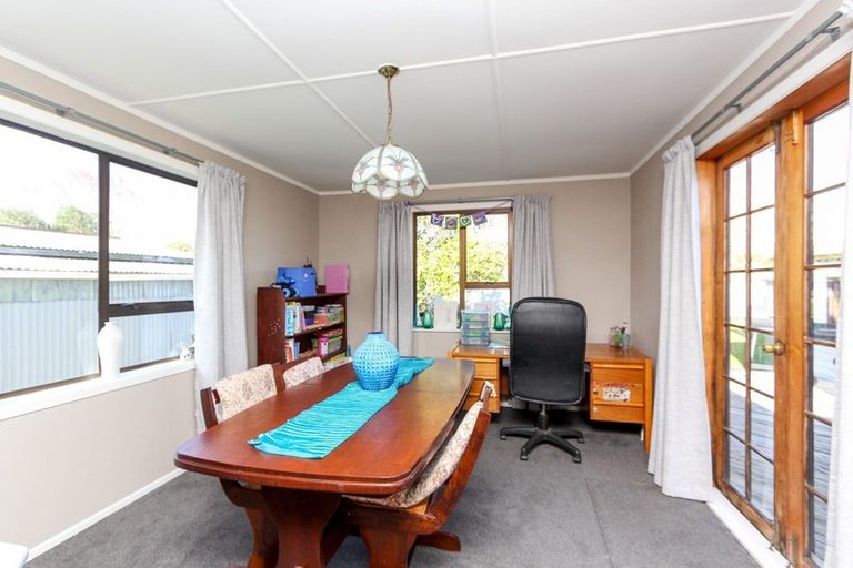 Photo of property in 14 Karaka Street, Merrilands, New Plymouth, 4312