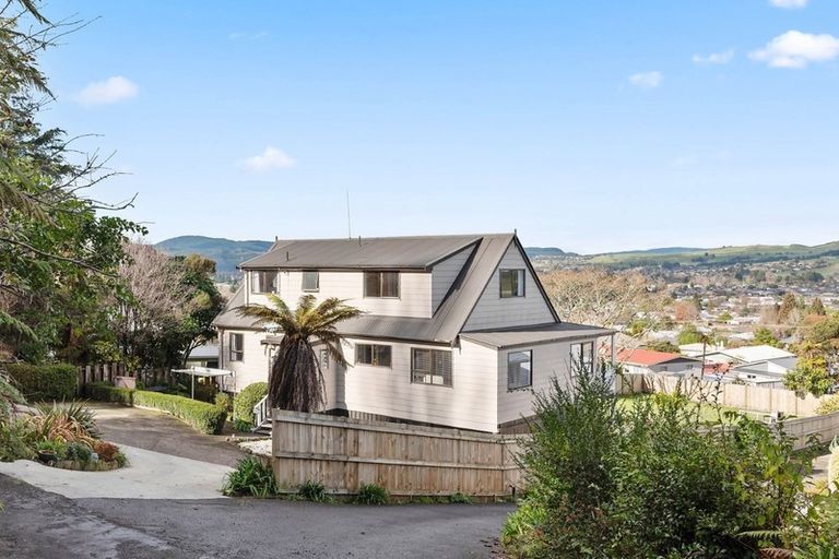 Photo of property in 17 Mountain Road, Western Heights, Rotorua, 3015