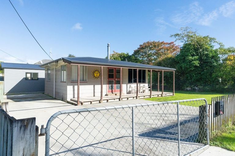 Photo of property in 41 Kawiu Road, Levin, 5510