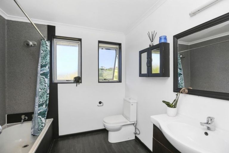 Photo of property in 7 Oawai Place, Marfell, New Plymouth, 4310