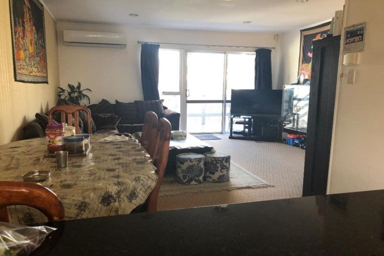 Photo of property in 21b Challen Close, Conifer Grove, Takanini, 2112