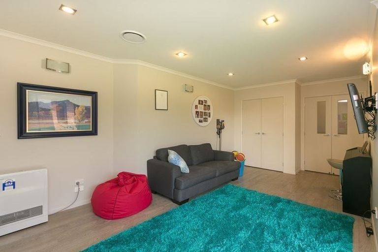 Photo of property in 5d James Drive, Bell Block, New Plymouth, 4312