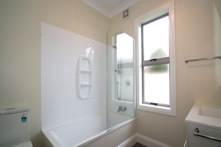 Photo of property in 14 Calvert Road, Moturoa, New Plymouth, 4310