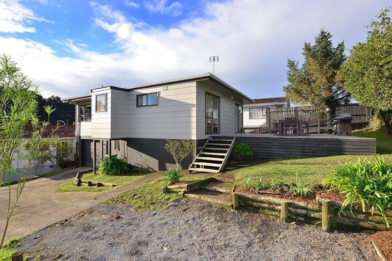 Photo of property in 2/123 Lynn Road, Bayview, Auckland, 0629