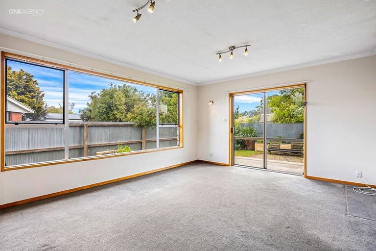 Photo of property in 2/11 Momorangi Crescent, Redwood, Christchurch, 8051