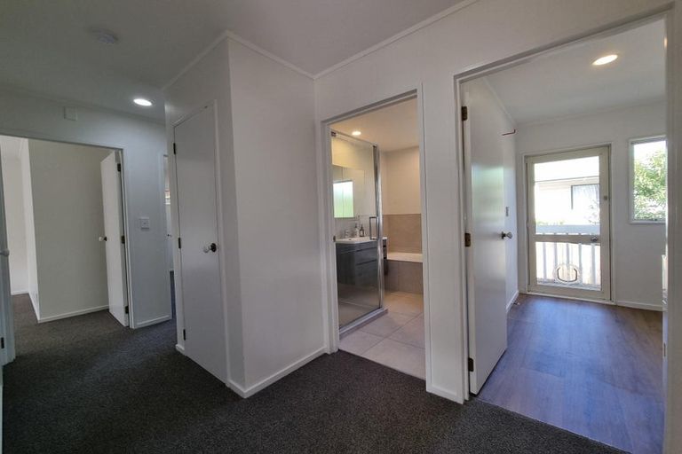 Photo of property in 2/74 College Road, Northcote, Auckland, 0627