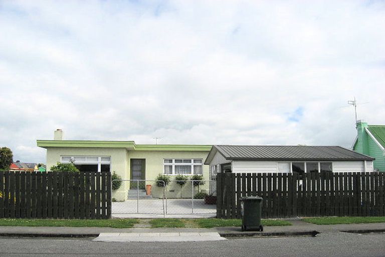 Photo of property in 15 Akaroa Street, Kaiapoi, 7630