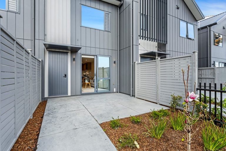 Photo of property in 12 Port Way, Rosehill, Papakura, 2113