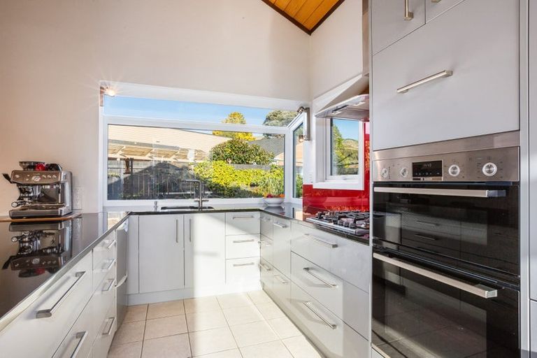 Photo of property in 13 Fleetwood Grove, Waikanae, 5036