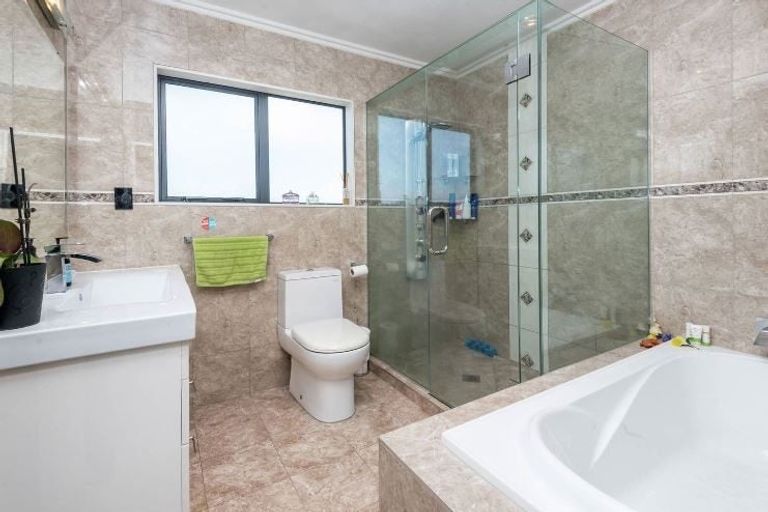 Photo of property in 8a Mccullough Avenue, Papatoetoe, Auckland, 2025