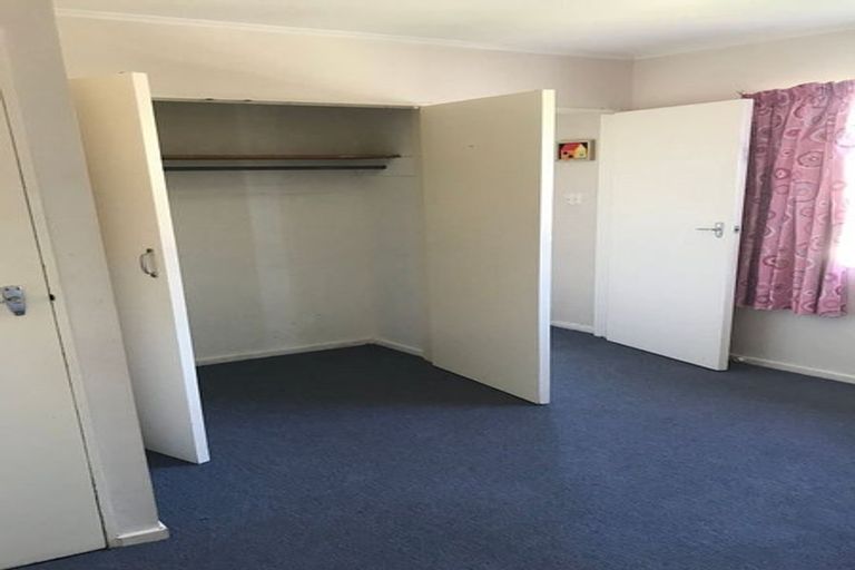 Photo of property in 26 Batchelor Street, Newlands, Wellington, 6037