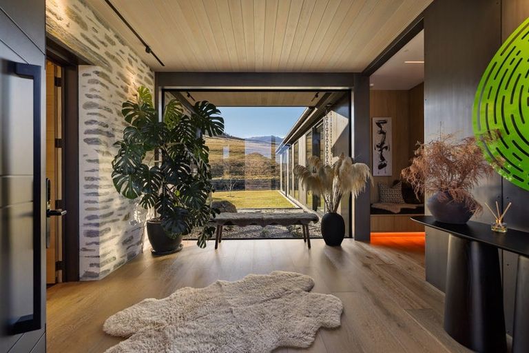 Photo of property in 38 Station Rise, Dalefield, Queenstown, 9371