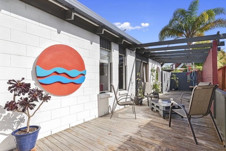 Photo of property in 1/6 Bronwyn Place, Torbay, Auckland, 0630