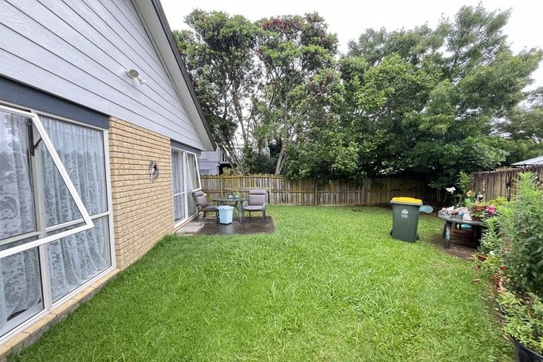 Photo of property in 1/12 Bernina Place, Weymouth, Auckland, 2103