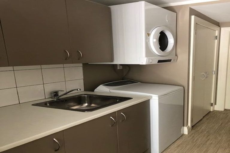 Photo of property in 20 Raroa Road, Kelburn, Wellington, 6012