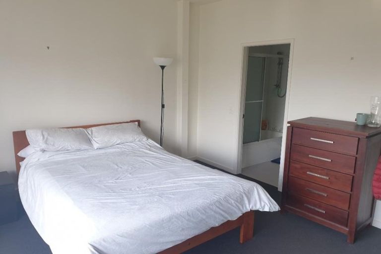 Photo of property in 10 Lawson Place, Mount Victoria, Wellington, 6011