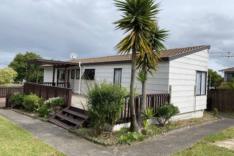 Photo of property in 22 Gosford Drive, Botany Downs, Auckland, 2010