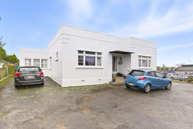 Photo of property in 362 Oxford Street, Levin, 5510