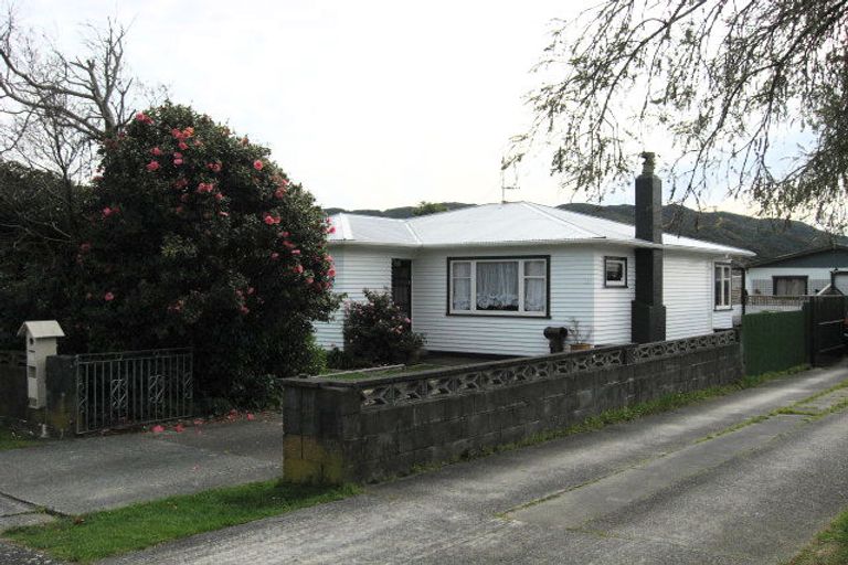Photo of property in 12 Dunn Street, Wainuiomata, Lower Hutt, 5014