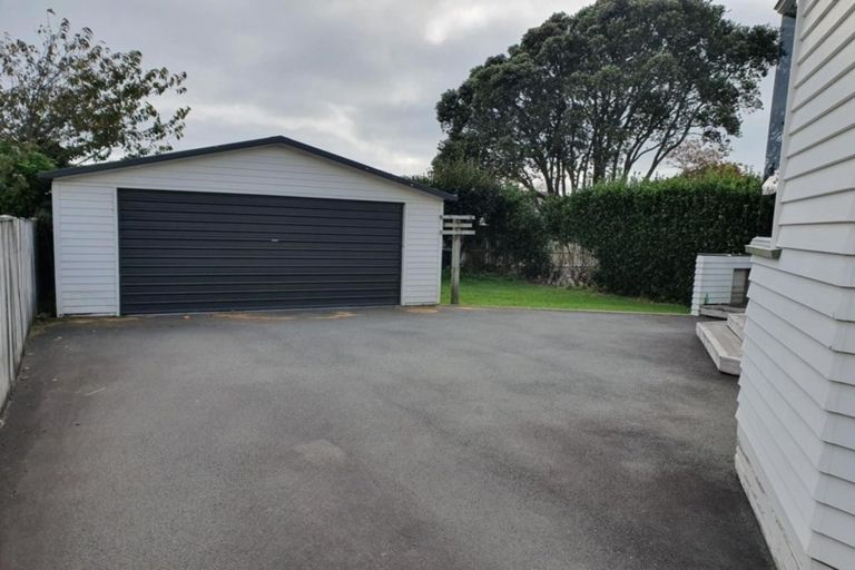 Photo of property in 98 Fulford Street, New Plymouth, 4310
