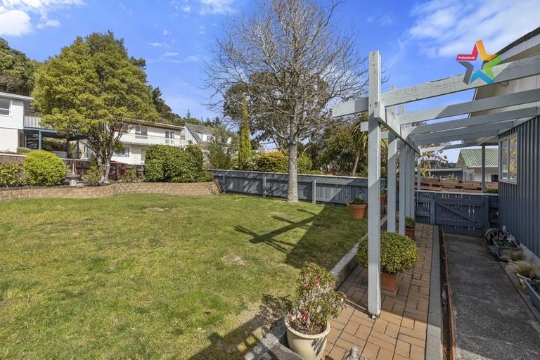 Photo of property in 33 Kingsley Street, Stokes Valley, Lower Hutt, 5019