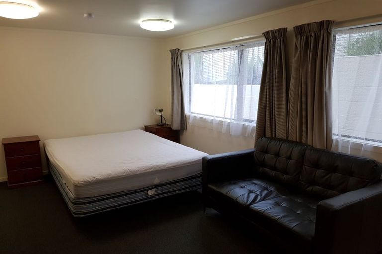 Photo of property in 8d Schnapper Rock Road, Schnapper Rock, Auckland, 0632