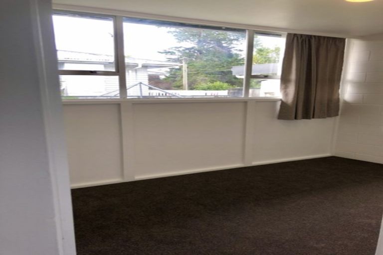 Photo of property in 1/52 Glen Road, Ranui, Auckland, 0612