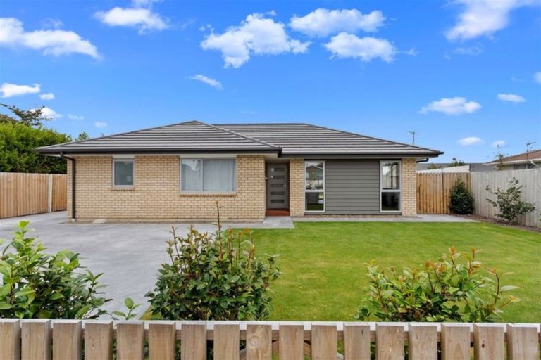 Photo of property in 12 Tralee Place, Bishopdale, Christchurch, 8053