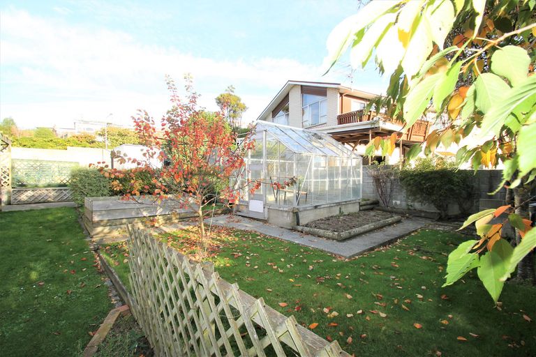 Photo of property in 16 Kinmont Crescent, Kinmont Park, Mosgiel, 9024