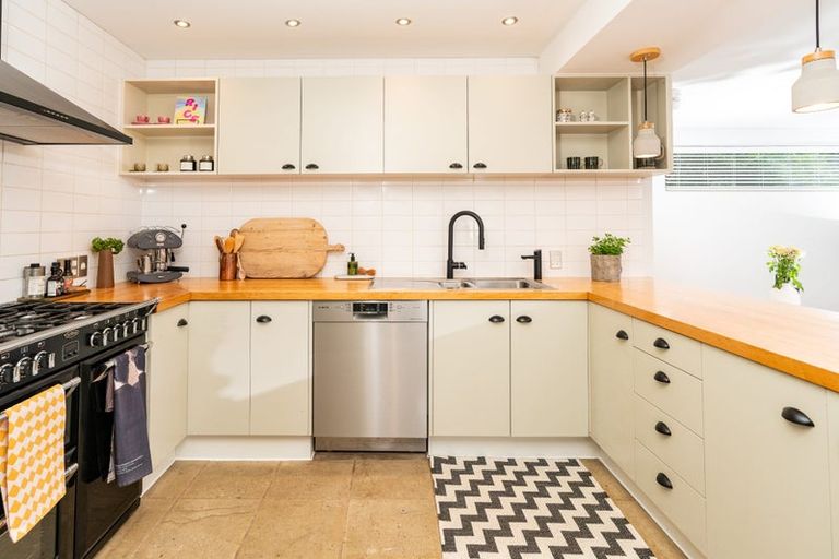 Photo of property in 51 Amesbury Drive, Churton Park, Wellington, 6037