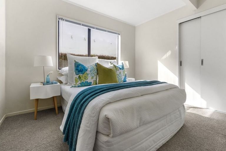 Photo of property in 1/13 Garadice Road, Rothesay Bay, Auckland, 0630