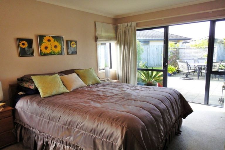 Photo of property in 6 Resolution Place, One Tree Point, 0118