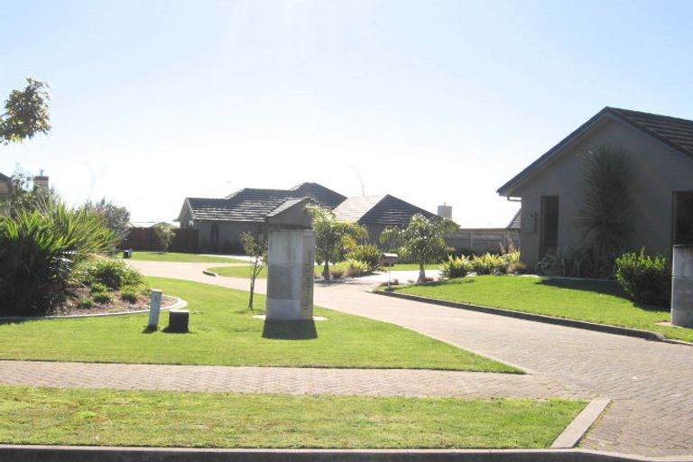 Photo of property in 10 Nielsen Gardens, Rototuna, Hamilton, 3210