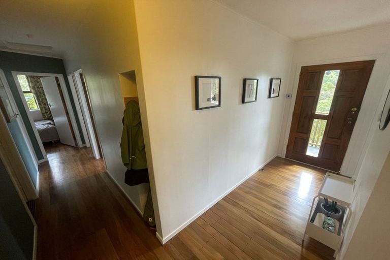 Photo of property in 155 Pinehaven Road, Pinehaven, Upper Hutt, 5019