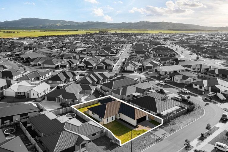 Photo of property in 24 Te Kio Crescent, Papamoa Beach, Papamoa, 3118