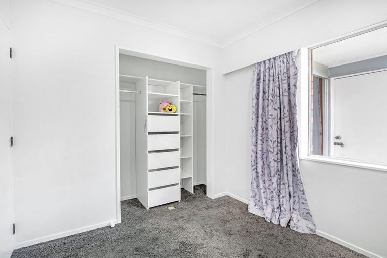 Photo of property in 10 Hollows Crescent, Takaro, Palmerston North, 4412