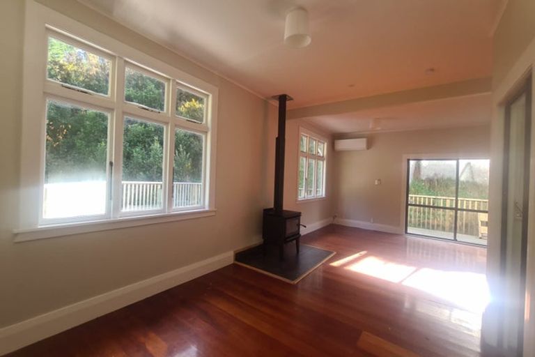 Photo of property in 1122 Paekakariki Hill Road, Paekakariki Hill, Porirua, 5381