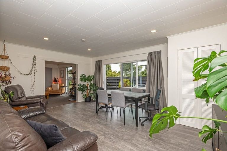 Photo of property in 20 Motuoapa Place, Kelvin Grove, Palmerston North, 4414