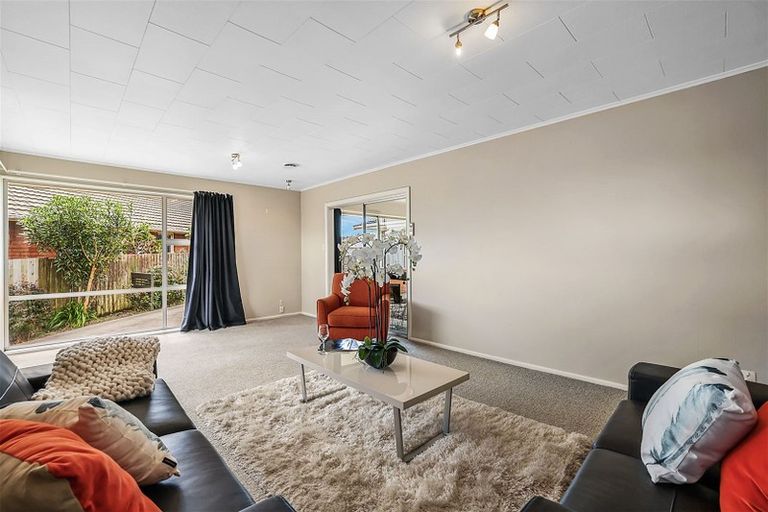 Photo of property in 6 Larkhill Place, Russley, Christchurch, 8042