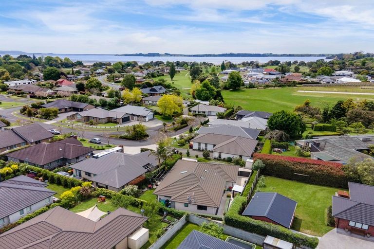 Photo of property in 10 Tranquil Grove, Omokoroa, 3114