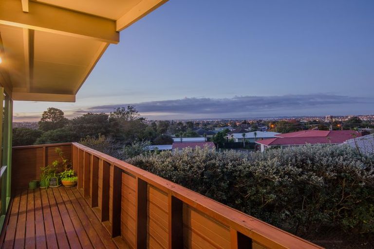 Property details for 18 Gilliam Street, New Lynn, Auckland, 0600