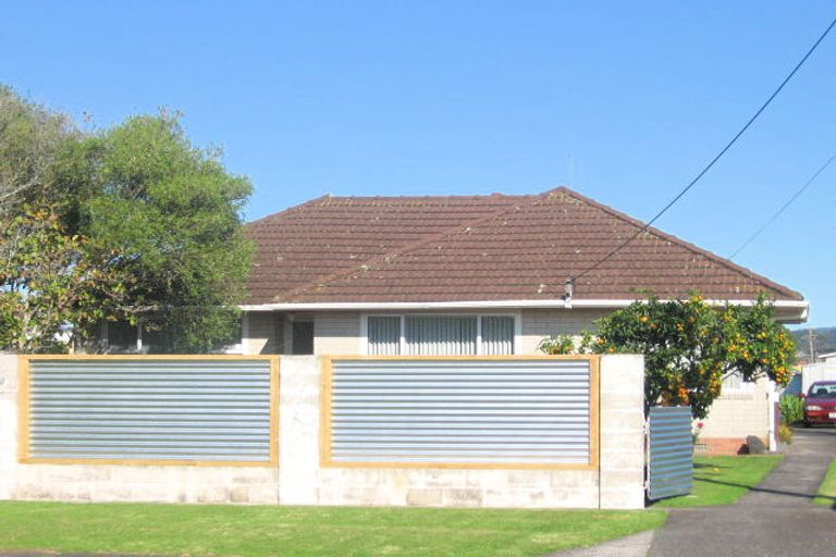 Photo of property in 36 Smythe Road, Henderson, Auckland, 0612